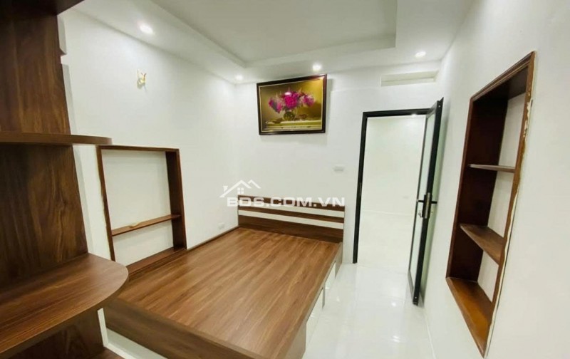 THANH XUÂN NGÕ RỘNG GẦN PHỐ BÁN ĐẤT TẶNG NHÀ 4 TẦNG 50M2 Ở LUÔN