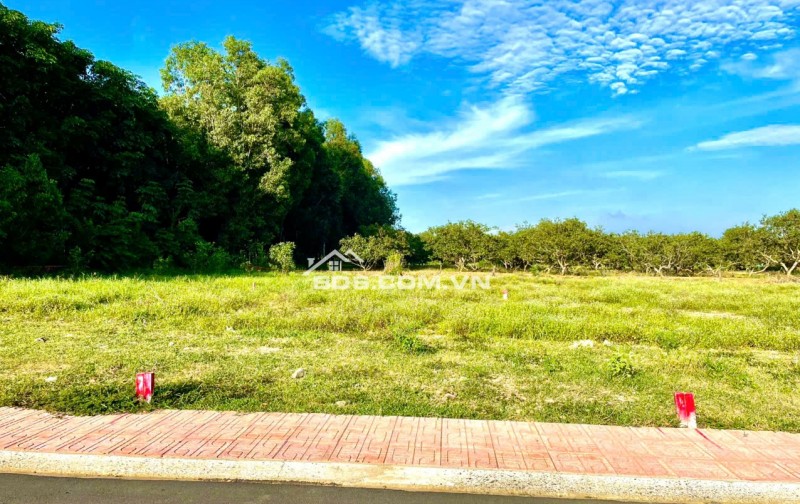  Bán lô đất 100m² cách sân bay Long Thành 1km  – Gần chợ, gần siêu thị, sẵn sổ, chỉ 1,5 tỷ!