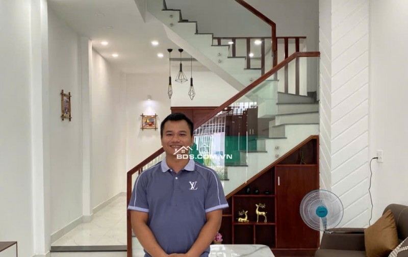 CHỈ 5.X TỶ - CÓ NGAY SIÊU PHẨM NHÀ 3 TẦNG HXH TẠI QUẬN 9 - TẶNG FULL NỘI THẤT NỬA TỶ. LH:0906857033.