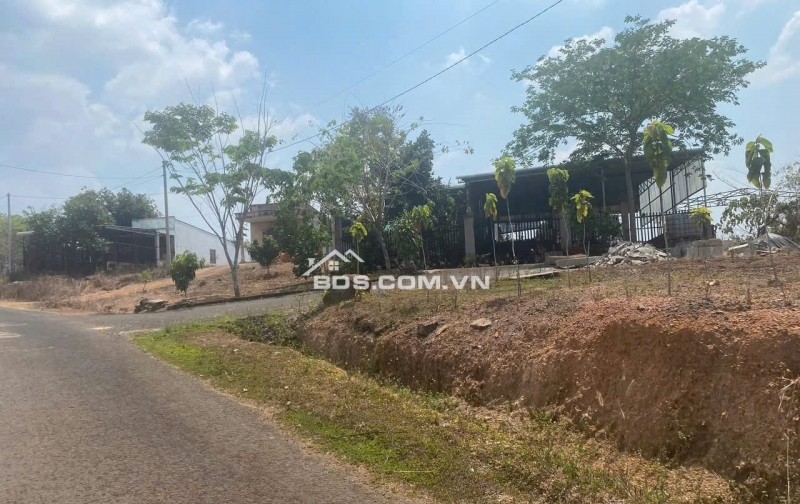  Cần bán lô đất đẹp 200m² – Vị trí trung tâm, pháp lý chuẩn!