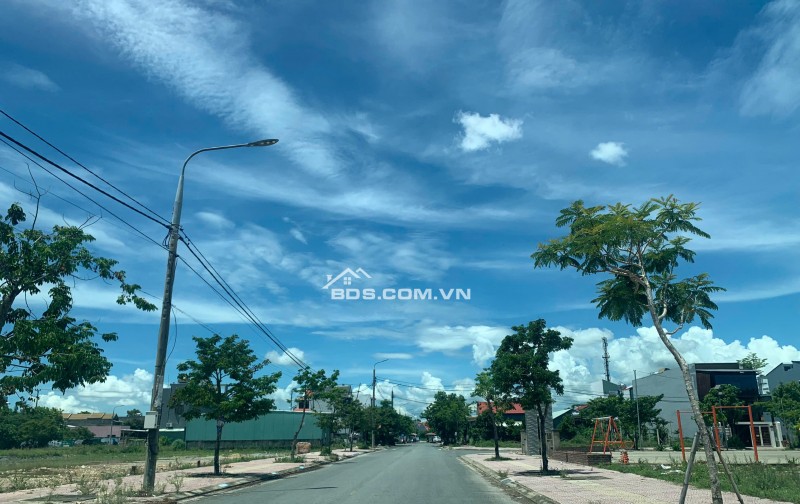 Điểm Sáng Đầu Tư + An Cư khu phố Biển & Du Lịch Hội An. Giá cả không phải lăng tăng.