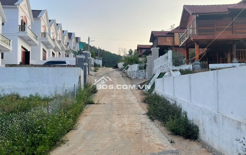 BÁN HOẶC CHO THUÊ BIỆT THỰ 420m2 - 3PN - SÁT DALAT, VIEW RỪNG THÔNG. LH:0909206662.