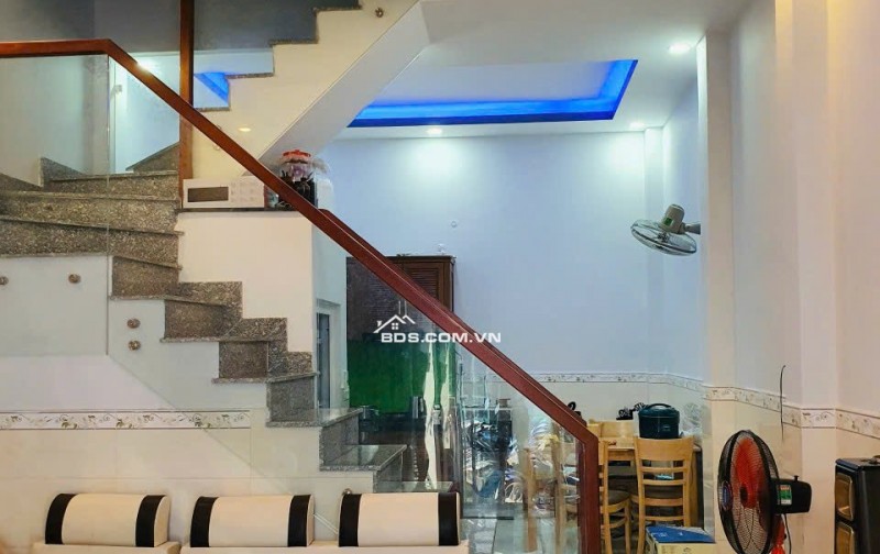 nhà gò vấp 3/ hẻm 3 gác 40m2 4 tỷ 8 thương lượng.