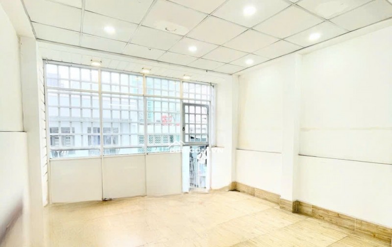 16 TỶ: BÁN NHÀ QUẬN 3- TRẦN HƯNG ĐẠO NGUYỄN VĂN CỪ- 4M x 13M- 3 TẦNG XE HƠI TRONG NHÀ.VŨ 0933910039