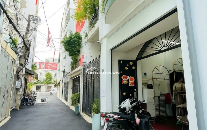 16 TỶ: BÁN NHÀ QUẬN 3- TRẦN HƯNG ĐẠO NGUYỄN VĂN CỪ- 4M x 13M- 3 TẦNG XE HƠI TRONG NHÀ.VŨ 0933910039
