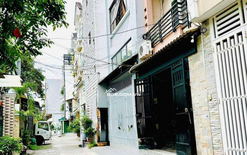 6 Tỷ nhỉnh: Nhà Quận 10 - ngay Bệnh Viện 115 - Xe hơi trong nhà 4 Tầng Ngang hơn 4m. VŨ 0933910039