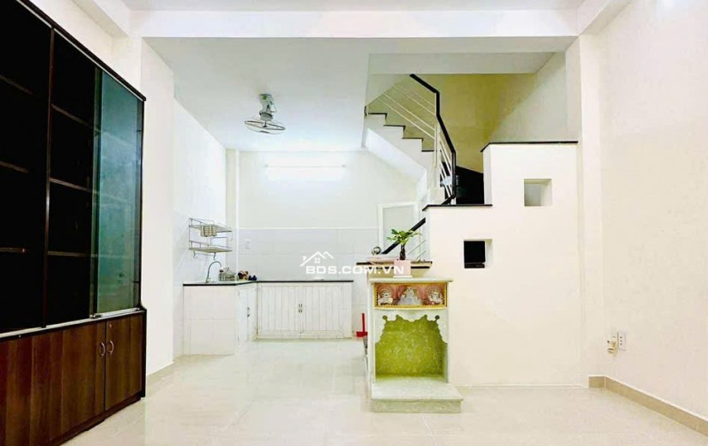 6 Tỷ nhỉnh: Nhà Quận 10 - ngay Bệnh Viện 115 - Xe hơi trong nhà 4 Tầng Ngang hơn 4m. VŨ 0933910039