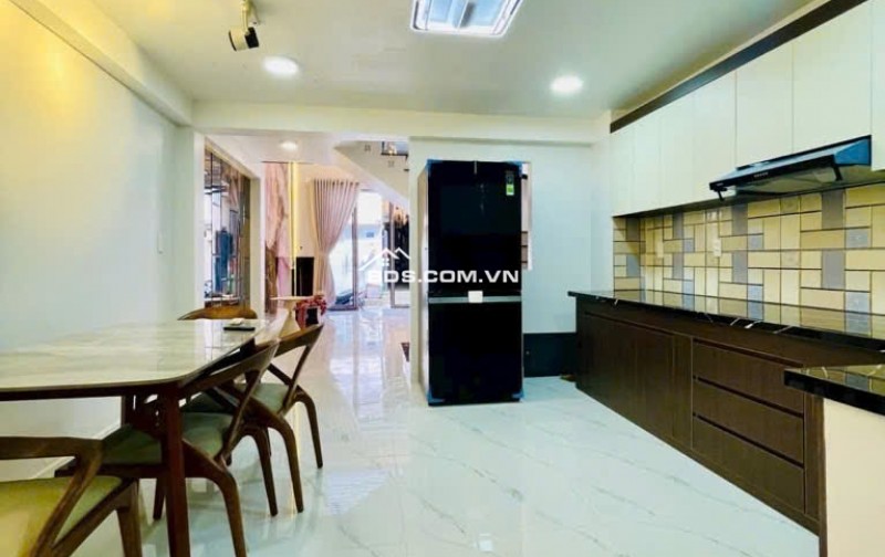 NHÀ ĐẸP GẦN QUẬN 7-5 TẦNG – HẺM XE HƠI – FULL NỘI THẤT CAO CẤP