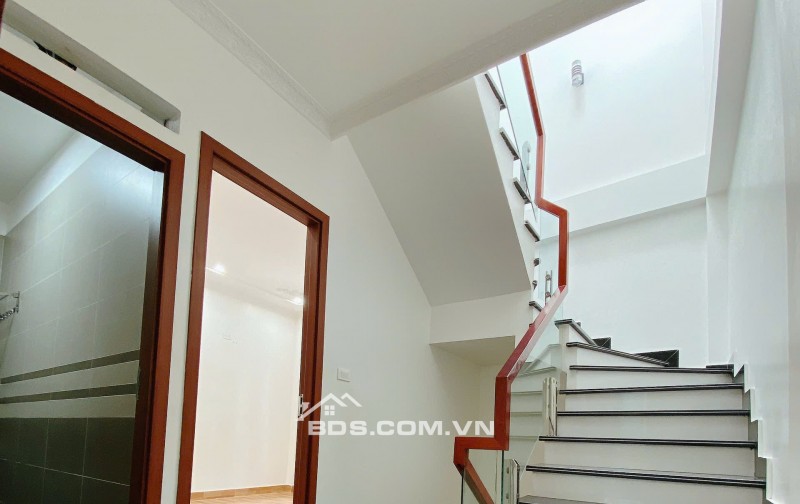 NHÀ GÓC DÂN ĐỘC LẬP LÔ GÓC GIÁ CHỈ HƠN 2 TỶ.