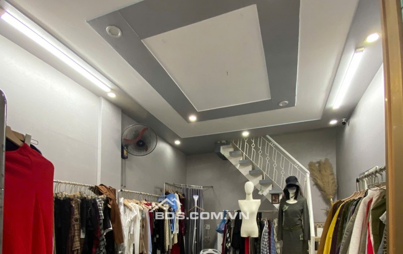 BÁN TIỆM QUẦN ÁO MẶT NGÕ HAI BÀ TRƯNG ( CÁT DÀI)