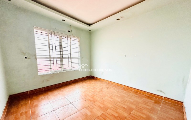 NHÀ PHÔS ĐÌNH ĐÔNG 3.5 TẦNG CÁCH MẶT ĐƯỜNG 20M GIÁ CHỈ 2 TỶ