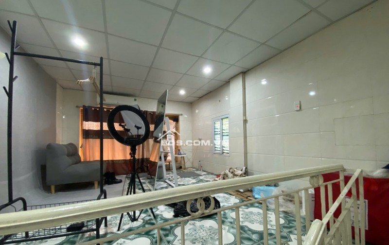 BÁN TIỆM QUẦN ÁO MẶT NGÕ HAI BÀ TRƯNG ( CÁT DÀI)