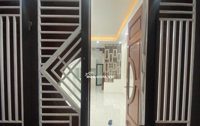 Nhà Ngoại  Giao Đoàn 34.9m, 5 tầng nhà mới cong, 5 phút ra Hồ Tây lộng gió.