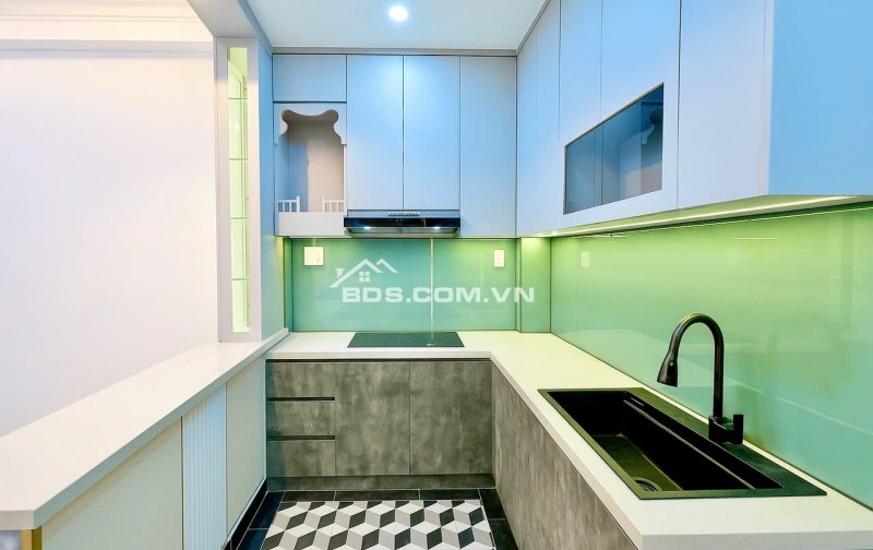 5 Tỷ nhỉnh- Hoàng Diệu Quận 4- nhà mới 100% ngang hơn 4m- 3 tầng 3 phòng đủ nội thất. VŨ 0933910039