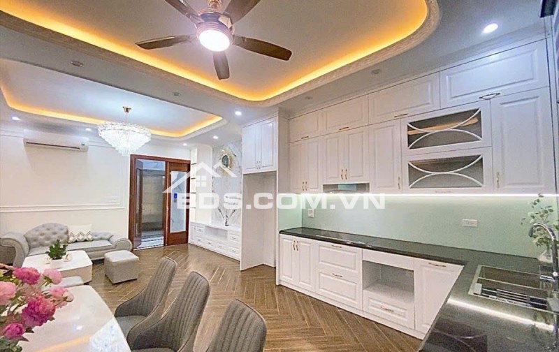 Chính chủ bán nhà phố Bà Triệu – 5 tầng, 60m², cách mặt phố chỉ 15m, giá tốt 10.5 tỷ