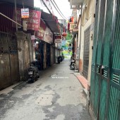 Nhỉnh 8 Tỷ - Chùa Láng, Đống Đa - Gần Phố - 3gác Tránh - 42m, 5 Tầng.