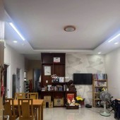 Chung cư Miếu Nổi, Vũ Huy Tân, BT: 77m2, 2p ngủ có ban công, 11tr.