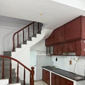 phố Hoàng Như Tiếp – trung tâm Long Biên, chỉ 60m ra mặt phố Hồng Tiến, 1km tới cầu Chương Dương, đi Hồ Gươm chỉ mất 10 phút