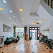 Bán nhà MẶT TIỀN QUẬN 1- Trần Hưng Đạo-69.2m2 ( ngang 6.4 x 13)