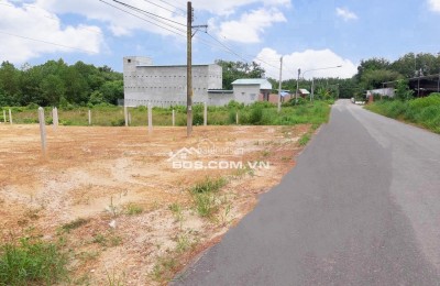 BÁN 4.500M2 GIÁ 150 TRIỆU GỌI O93.888.9O35 ĐẤT GẦN KCN SHR BAO MỌI PHÍ SANG TÊN