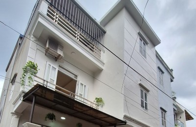 BÁN NHÀ 2.18 TỶ 3 TẦNG 42M2 Ô TÔ ĐỖ CỬA NGÕ GIẢI PHÓNG