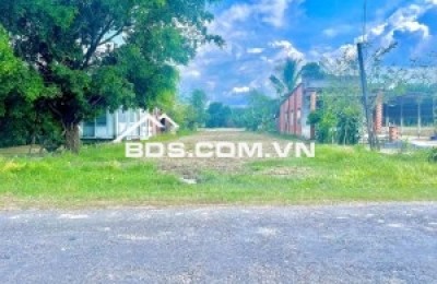 CẦN BÁN ĐẤT 3.050M2 VƯỜN 160 TRIỆU GẦN CHỢ, UBND, TRƯỜNG CẤP 1,2,3