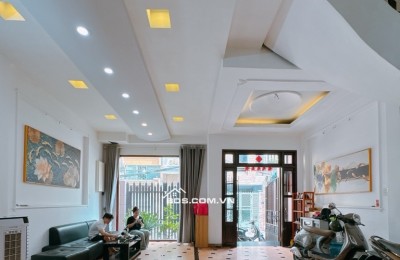 Bán nhà MẶT TIỀN QUẬN 1- Trần Hưng Đạo-69.2m2 ( ngang 6.4 x 13)