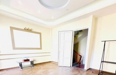 Bán nhà Lô góc, mặt ngõ, oto 4 chỗ qua cửa, 35m, 5 tầng, mặt tiền 5.2m!