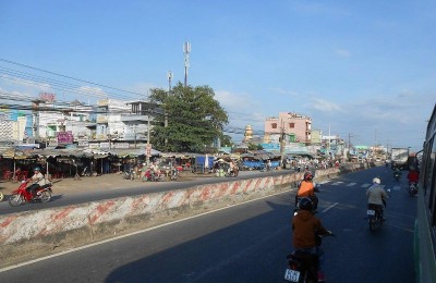 BÁN GẤP LÔ ĐẤT MẶT TIỀN TT BẾN LỨC , FULL THỔ CƯ