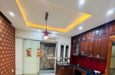 Tuyệt vời! Dựa trên những thông tin bạn cung cấp và yêu cầu, đây là một số tiêu đề bạn có thể tham khảo:

**Lựa chọn 1 (Tập trung vào vị trí và giá