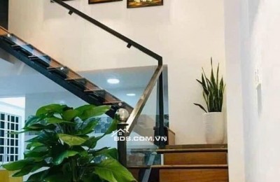 Cần bán nhà mặt tiền Nguyễn Chí Thanh - Hải Châu, 82 m2, 3  tầng, giá hơn 8 tỷ