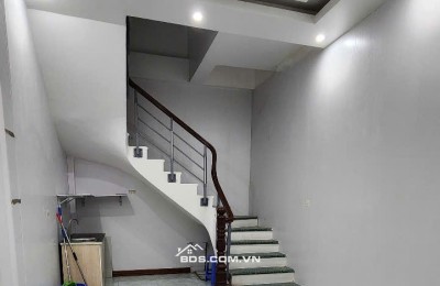 Cho thuê nhà phố Hào Nam – Đống Đa, 30m² x 4.5 tầng – Gần ô tô – Kinh doanh hoặc ở gia đình – Giá 11 triệu