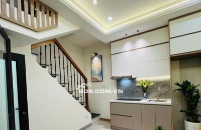 3.85 tỷ Hai Bà Trưng - Nhà đẹp full nội thất sẵn ở. Dân xây kiên cố chắc chắn, ngõ rộng ba gác đỗ cửa.