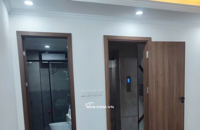 Bán Nhà Hoàng Hoa Thám: 7.9 Tỉ, MT 4.8m ,Sổ Vuông 30m..Thang Máy