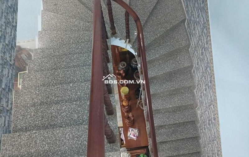 NHÀ 2 TẦNG BTCT - XÂY TƯỜNG 20CM - CÁCH ĐẠI HỌC TÀI CHÍNH MARKETING 50M - CÓ PN TRỆT - SÂN ĐỂ Ô TÔ = 5.8 tỷ