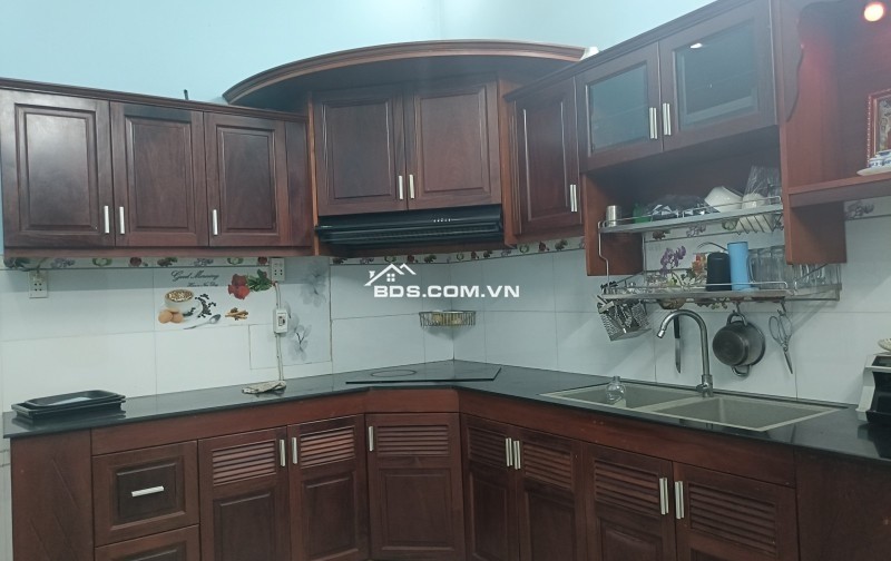 NHÀ 2 TẦNG BTCT - XÂY TƯỜNG 20CM - CÁCH ĐẠI HỌC TÀI CHÍNH MARKETING 50M - CÓ PN TRỆT - SÂN ĐỂ Ô TÔ = 5.8 tỷ