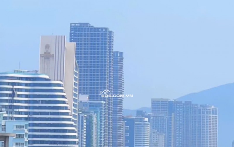 - Đất mặt tiền Võ Văn Kiệt, nằm giữa trung tâm bãi 2 tắm mỹ khê và Phạm Văn Đồng.