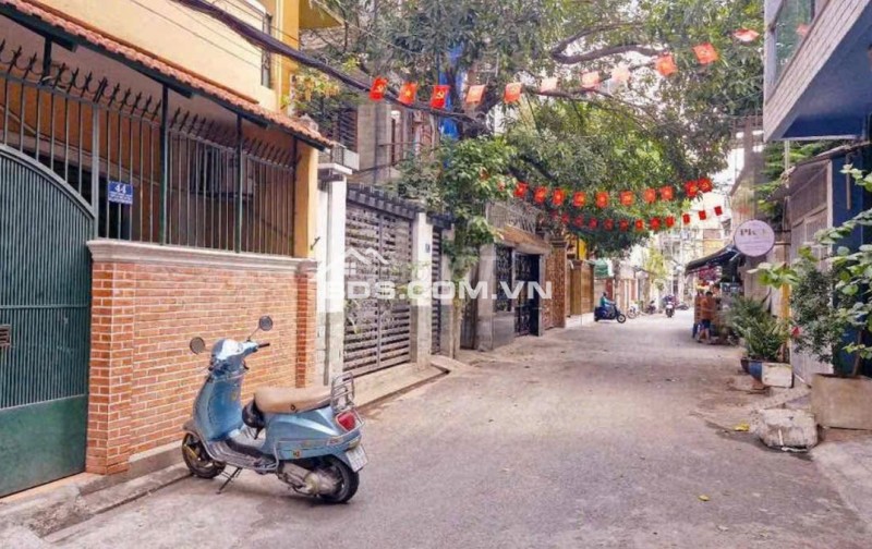 Bán nhà MT Trương Hoàng Thanh P12 Tân Bình 2 lầu (4PN, 3WC)