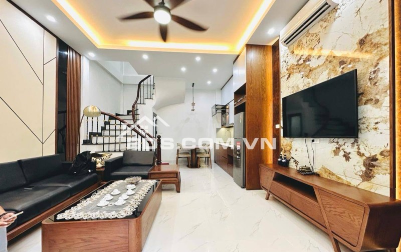 Nhà Đẹp Lô Góc, Gần Phố, Trương Định, Hoàng Mai 34m, 5 tầng, mt 4.7m, giá 9.5 tỷ
