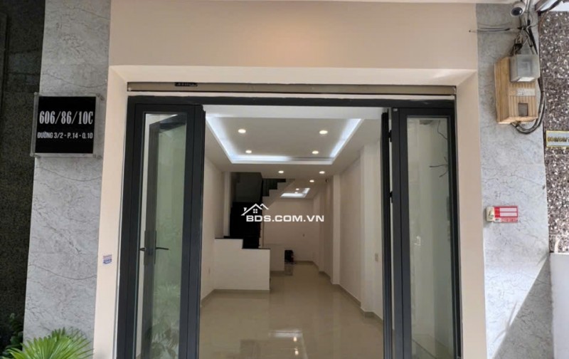 Bán nhà đúc 2 lầu hẻm 606 Đường 3 Tháng 2, P14 Q10 ngay trung tâm SG
