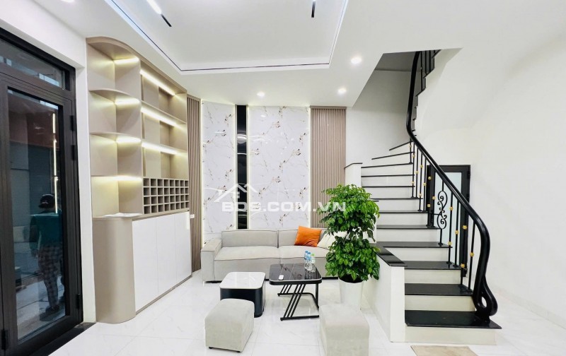 Nhà Đẹp Ngõ Hoà Bình 7, Hai Bà Trưng 33m, 5 tầng, mt 4.7m, giá 8.2 Tỷ.
