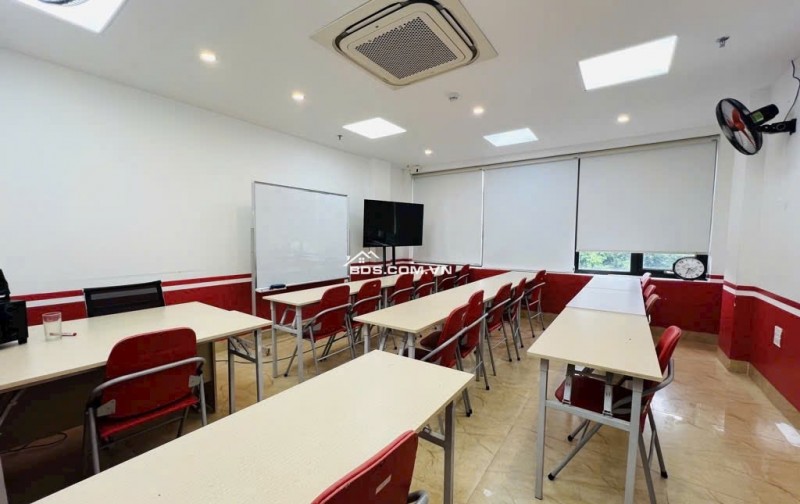 Bán tòa nhà 9 tầng mặt phố Cầu Giấy, 80m2, MT 4.9m, thang máy, giá 46.8 tỷ