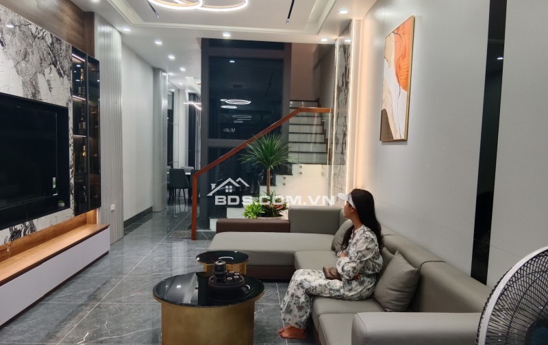 Nhà Đẹp Ô TÔ ĐỖ CỬA, Thang Máy, Trần Khát Chân, Hai Bà Trưng 54m, 6 tầng, mt 3.7m, giá 18.5 tỷ