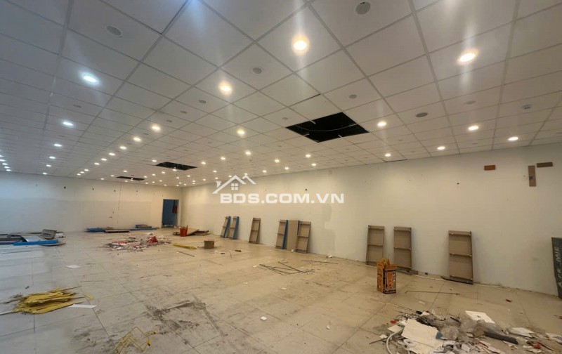Cho thuê mặt bằng kinh doanh (vị trí đẹp) mặt tiền đường Quốc Lộ 13 Hiệp Bình Phước, Thủ Đức
