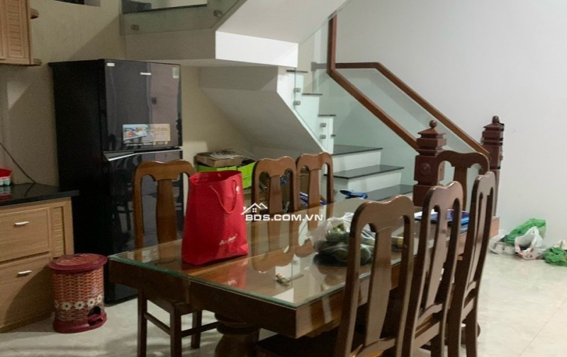 Bán ngôi nhà 3 tầng trên con đường 10.5m đẹp nhất khu đô thị Nam Hòa Xuân