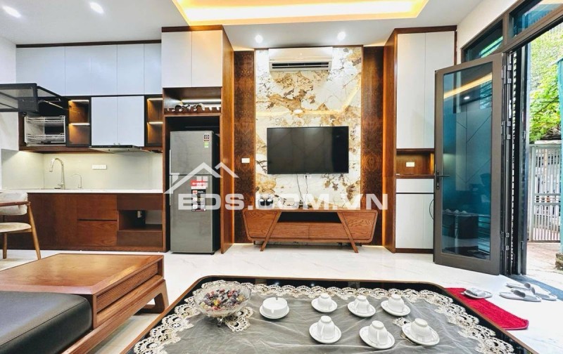 Nhà Đẹp Lô Góc, Gần Phố, Trương Định, Hoàng Mai 34m, 5 tầng, mt 4.7m, giá 9.5 tỷ