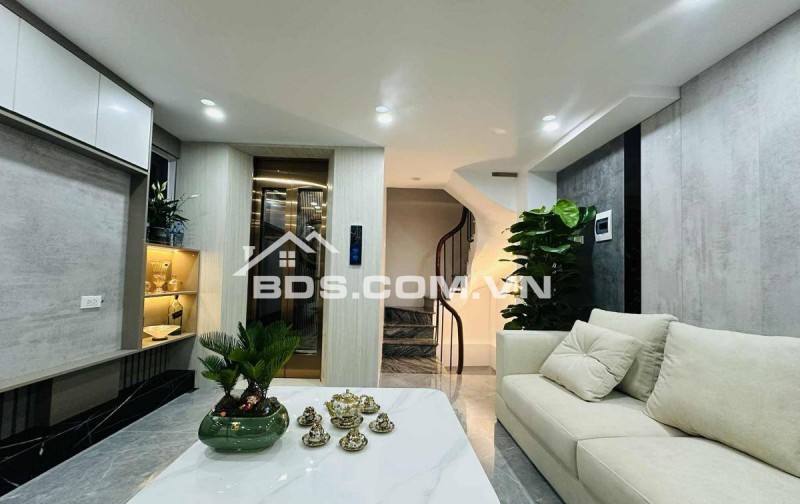 Nhà Đẹp Lô Góc, Thang Máy Minh Khai 30m, 7 tầng, mt 4m, giá 9.8 tỷ.