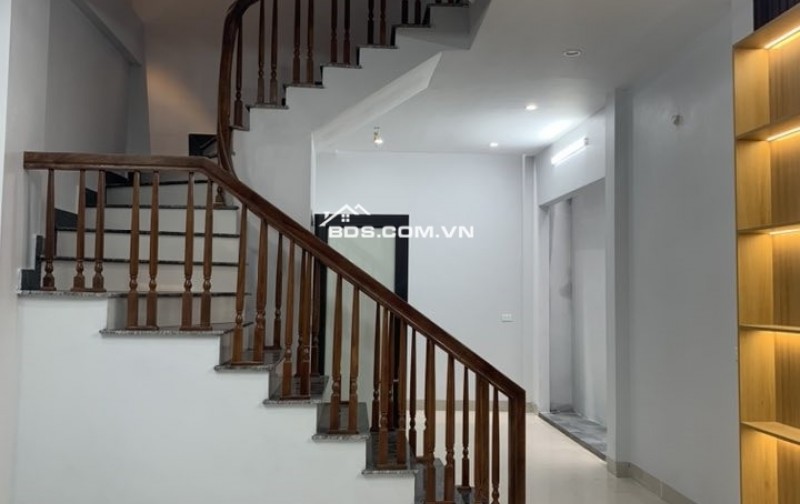 BÁN NHÀ ĐẸP 2.25 TỶ 3 TẦNG 51M2 ( HƯỚNG ĐÔNG ) NGÕ ĐƯỜNG KÊNH