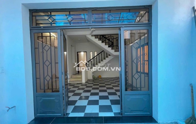 Bán nhà 1 trệt 2 lầu 1 sân thượng số 12 Đồng Nai P2 Q Tân Bình