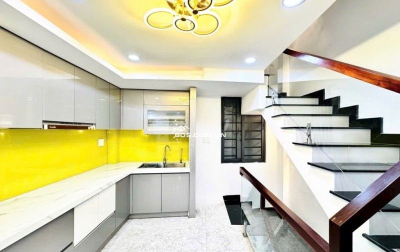 Nhà mới xây gần Huỳnh Văn Bánh Phú Nhuận 5 tầng 3m8 x 7m5 nhỉnh 6t